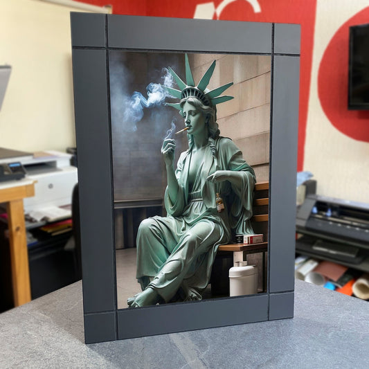 CUADRO DECORATIVO DE MADERA ESTATUA DE LA LIBERTAD FUMANDO