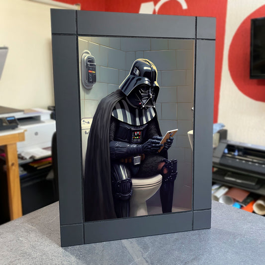 CUADRO DECORATIVO DE MADERA DART VADER EN EL BAÑO