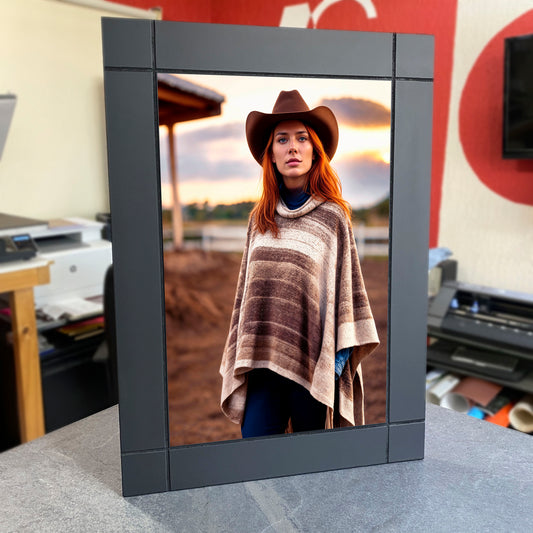 CUADRO DECORATIVO DE MADERA RETRATO MUJER VAQUERA EN EL ATARDECER