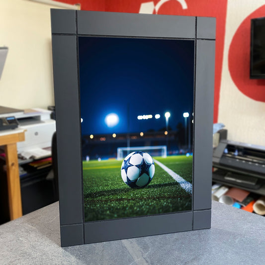 CUADRO DECORATIVO DE MADERA BALON DE FUTBOL CON ESTRELLAS EN CANCHA