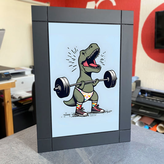 CUADRO DECORATIVO DE MADERA ILUSTRACIÓN DINOSAURIO EN EL GIMNASIO