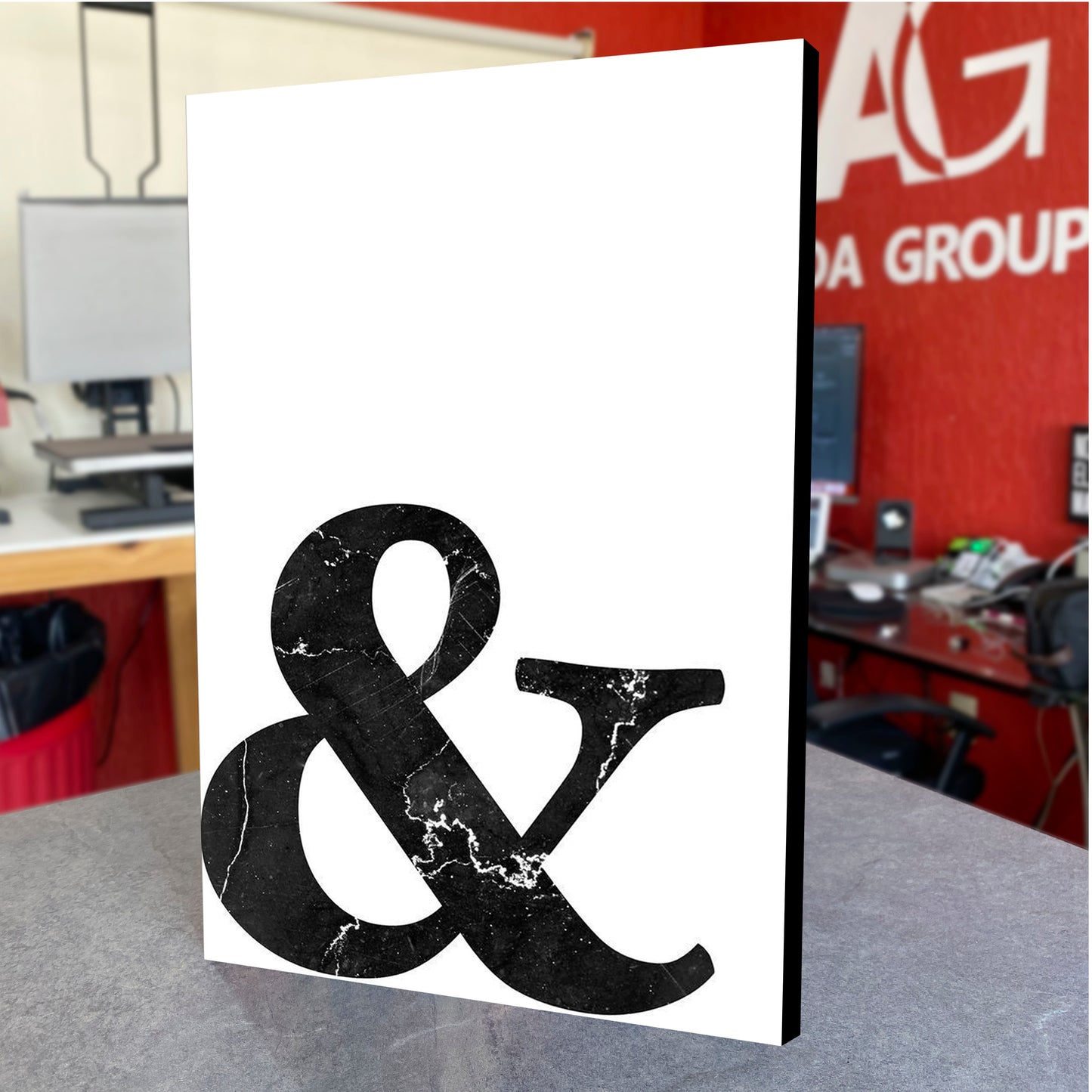 CUADRO DE MADERA SIN MARCO AMPERSAND TIPOGRAFIA MARMOL NEGRO